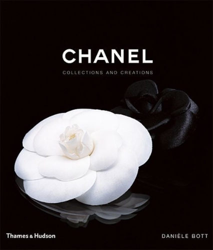 Buchcover und Innenansicht für das Buch: Chanel: Collections and Creations