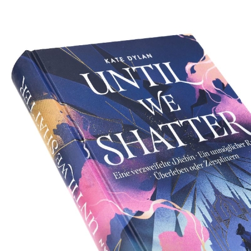 Buchcover und Innenansicht für das Buch: Until We Shatter