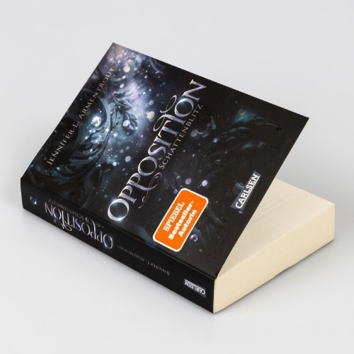 Buchcover und Innenansicht für das Buch: Opposition. A Lux Novel. Book Five