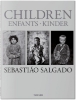 Buchcover und Innenansicht für das Buch: Sebastião Salgado. Children