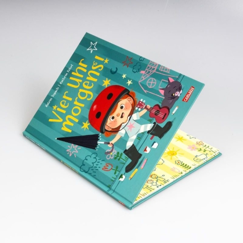 Buchcover und Innenansicht für das Buch: Vier Uhr morgens!