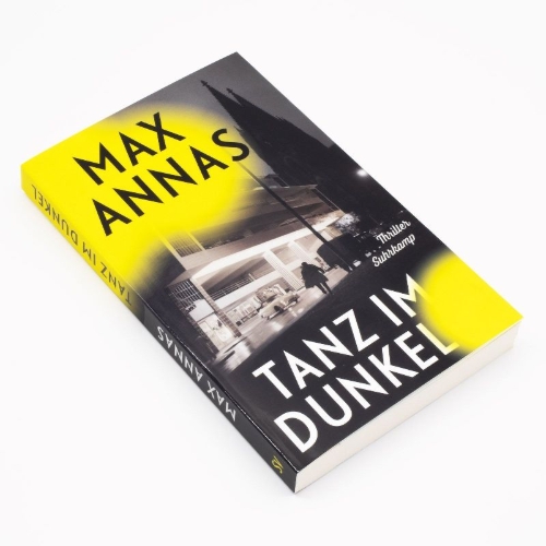 Buchcover und Innenansicht für das Buch: Tanz im Dunkel