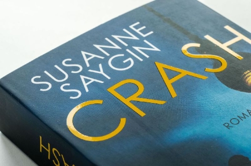 Buchcover und Innenansicht für das Buch: Crash