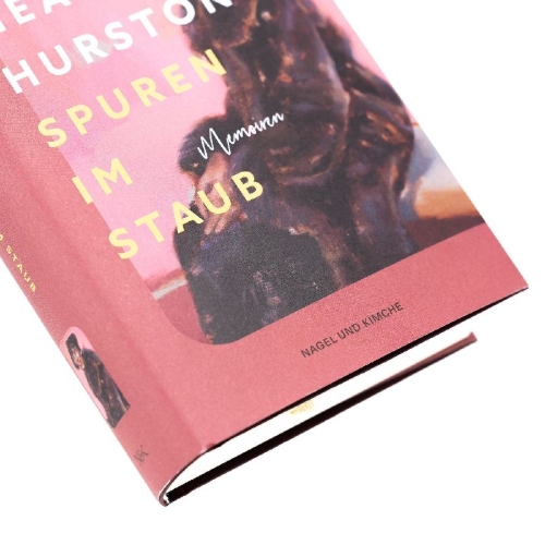 Buchcover und Innenansicht für das Buch: Spuren im Staub