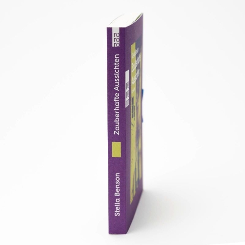 Buchcover und Innenansicht für das Buch: Living Alone