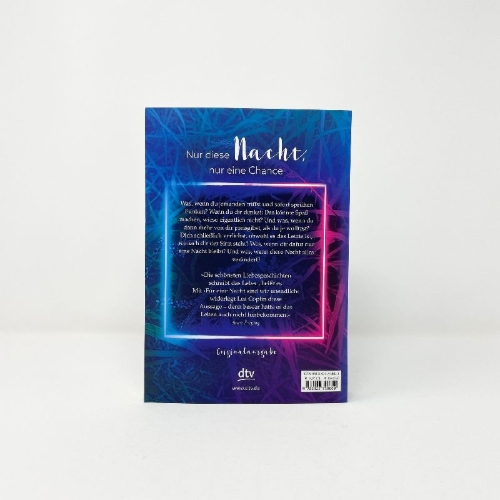 Buchcover und Innenansicht für das Buch: Für eine Nacht sind wir unendlich