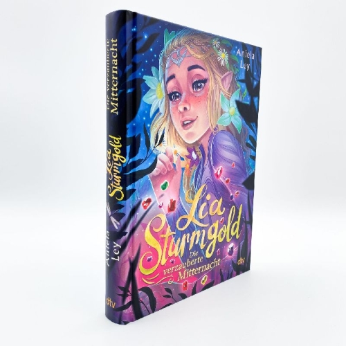 Buchcover und Innenansicht für das Buch: Lia Sturmgold - Die verzauberte Mitternacht