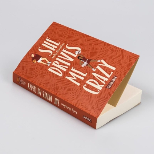 Buchcover und Innenansicht für das Buch: She Drives Me Crazy