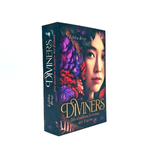 Buchcover und Innenansicht für das Buch: Lair of Dreams: A Diviners Novel (Little, Brown Books for Young Readers, New York, 2015)