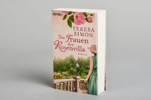 Buchcover und Innenansicht für das Buch: Die Frauen der Rosenvilla