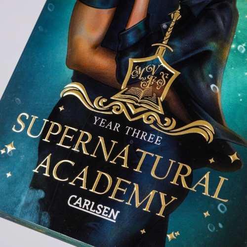 Buchcover und Innenansicht für das Buch: Supernatural Academy: Year Three