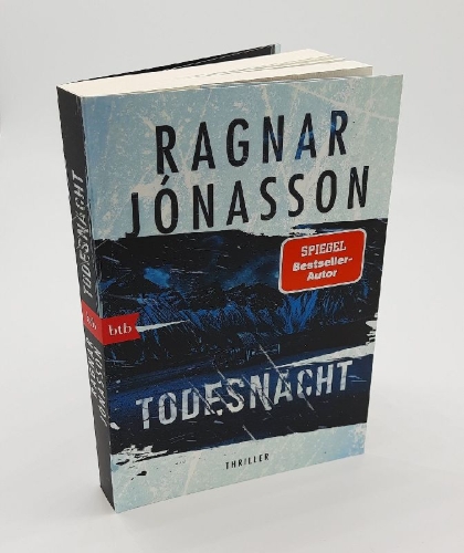 Buchcover und Innenansicht für das Buch: Myrknaetti