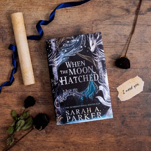 Buchcover und Innenansicht für das Buch: When the Moon Hatched