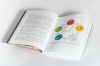 Buchcover und Innenansicht für das Buch: Gesund durch Yin Yoga