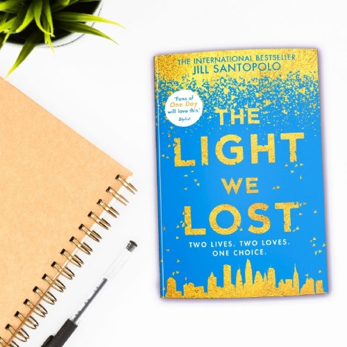 Buchcover und Innenansicht für das Buch: The Light We Lost