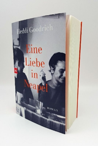 Buchcover und Innenansicht für das Buch: Perduti nei Quartieri Spagnoli