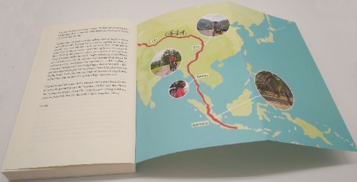 Buchcover und Innenansicht für das Buch: Ein Paar, ein Tandem und 15.000 km nach Indonesien