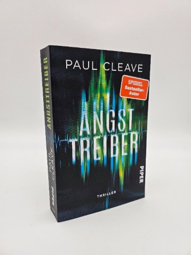 Buchcover und Innenansicht für das Buch: The Pain Tourist