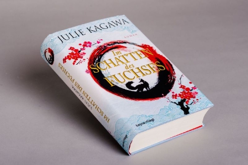 Buchcover und Innenansicht für das Buch: The Shadow of the Fox