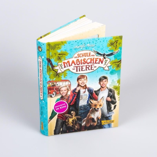 Buchcover und Innenansicht für das Buch: Die Schule der magischen Tiere: Das Buch zum Film