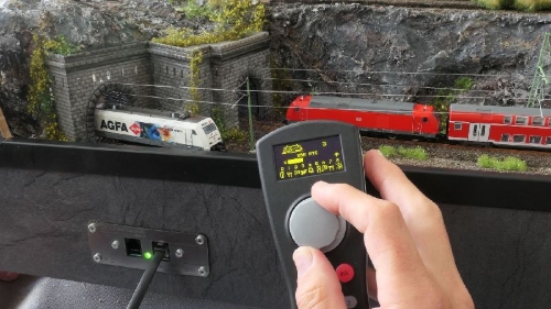 Buchcover und Innenansicht für das Buch: Digitale Modellbahn mit Uhlenbrock