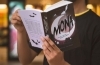 Buchcover und Innenansicht für das Buch: Mona - Verliebt, verlobt, beschworen