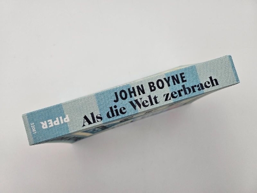 Buchcover und Innenansicht für das Buch: All the broken places