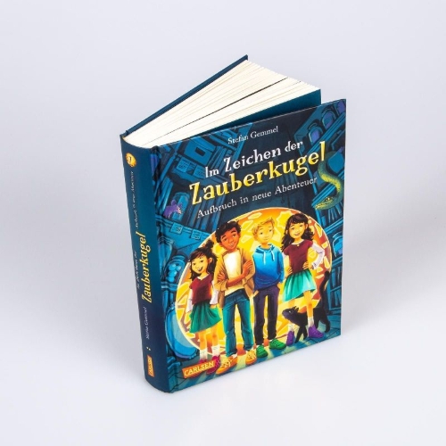 Buchcover und Innenansicht für das Buch: Im Zeichen der Zauberkugel 7: Aufbruch in neue Abenteuer