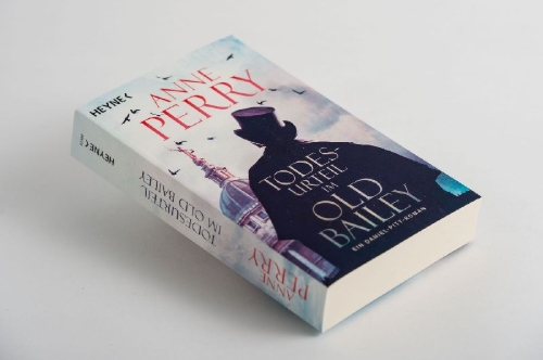Buchcover und Innenansicht für das Buch: 21 Days (Daniel Pitt 1)