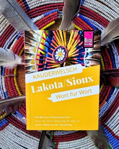 Buchcover und Innenansicht für das Buch: Reise Know-How Sprachführer Lakota / Sioux - Wort für Wort