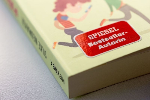 Buchcover und Innenansicht für das Buch: Pubertät ist voll nice ... Nur blöd, dass wir jetzt die Eltern sind