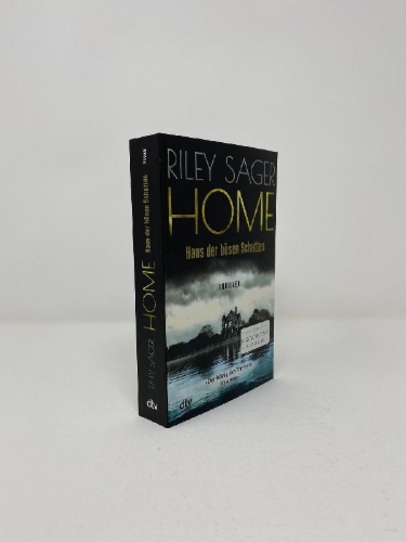 Buchcover und Innenansicht für das Buch: Home Before Dark
