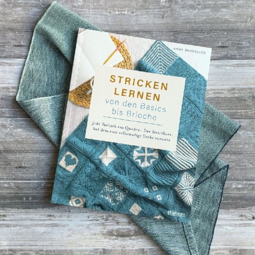 Buchcover und Innenansicht für das Buch: Stricken lernen von den Basics bis Brioche