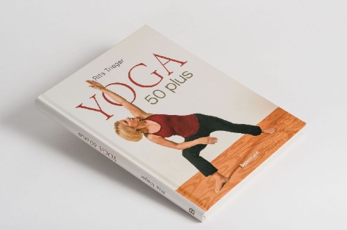 Buchcover und Innenansicht für das Buch: Yoga 50 plus