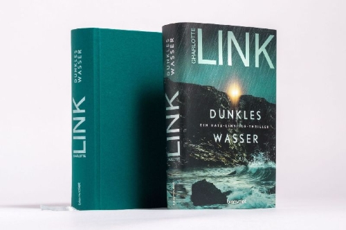 Buchcover und Innenansicht für das Buch: Dunkles Wasser