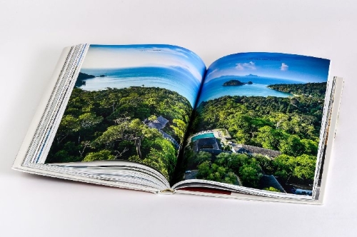 Buchcover und Innenansicht für das Buch: Iconic Hotels