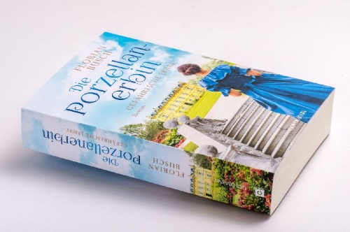 Buchcover und Innenansicht für das Buch: Die Porzellan-Erbin - Gefährliche Jahre