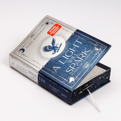Buchcover und Innenansicht für das Buch: A Light Will Spark (School of Darkness 2)