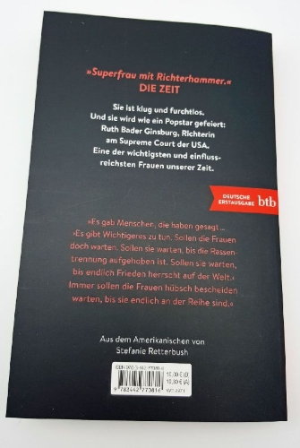 Buchcover und Innenansicht für das Buch: In her own words. Edited by Helena Hunt