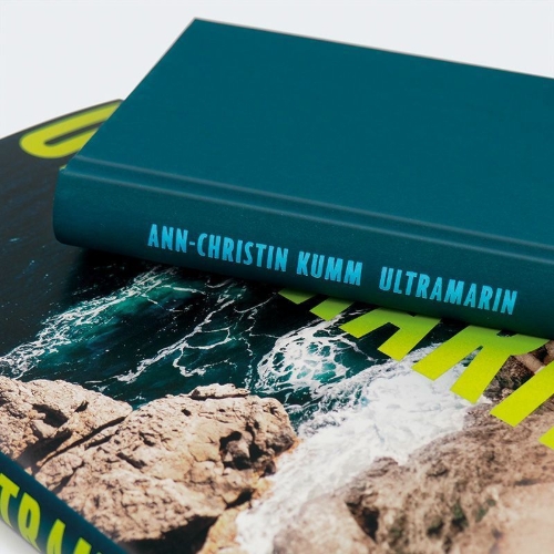 Buchcover und Innenansicht für das Buch: Ultramarin