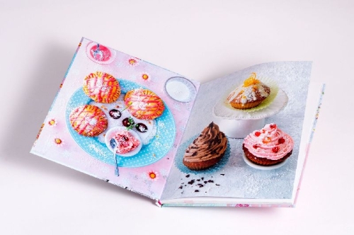 Buchcover und Innenansicht für das Buch: Backen für Teenager - verrückt & einfach