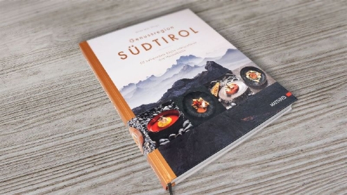 Buchcover und Innenansicht für das Buch: Genussregion Südtirol