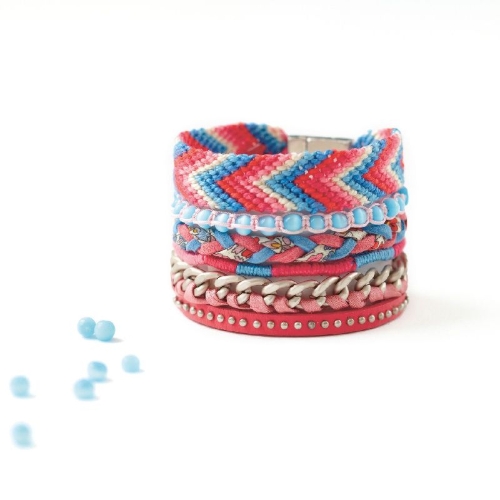 Buchcover und Innenansicht für das Buch: La Bible des bracelets