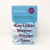 Buchcover und Innenansicht für das Buch: How to Keep House While Drowning