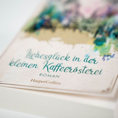 Buchcover und Innenansicht für das Buch: Liebesglück in der kleinen Kaffeerösterei