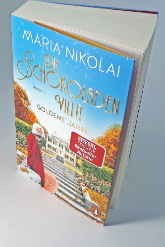 Buchcover und Innenansicht für das Buch: Die Schokoladenvilla - Goldene Jahre