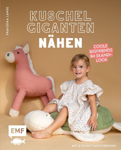 Buchcover und Innenansicht für das Buch: Kuschelgiganten nähen: Coole BigFriends im Skandi-Look