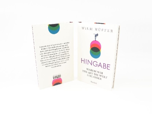 Buchcover und Innenansicht für das Buch: Hingabe. Warum wir uns auf die Welt einlassen