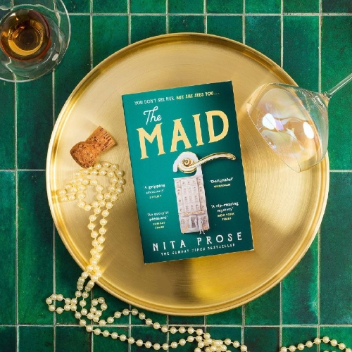 Buchcover und Innenansicht für das Buch: The Maid