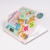 Buchcover und Innenansicht für das Buch: Mein süßes Stickerhaus: Cozy Cafés